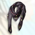 Sunny Harness | Leichter quadratischer Schal, mehrfarbig bedruckt