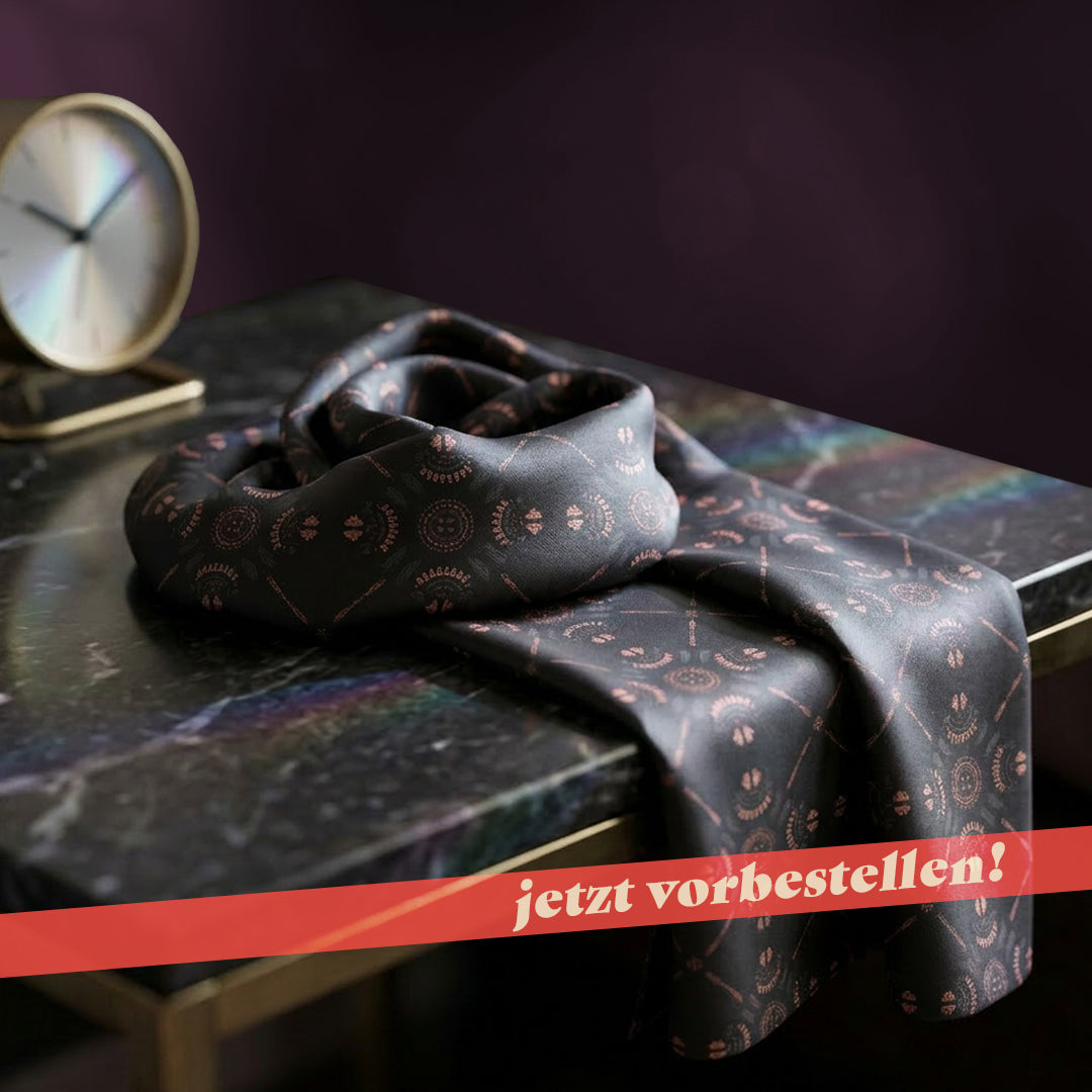 Doggie Diamonds | Premium Schal aus Seide